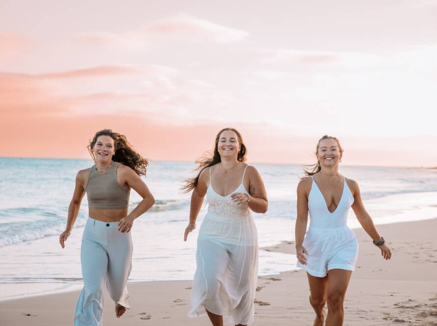 Portraitshooting in Fuerteventura am Strand mit drei Freundinnen