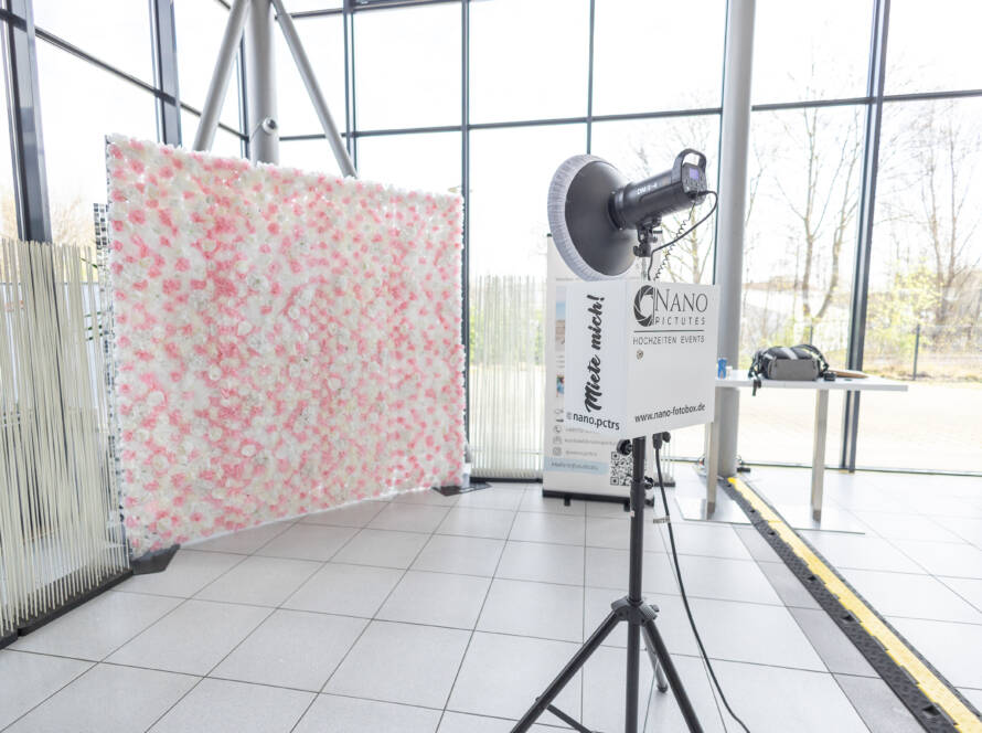 Fotobox von NanoPictures steht im Glashaus in Kassel auf einer Feier.